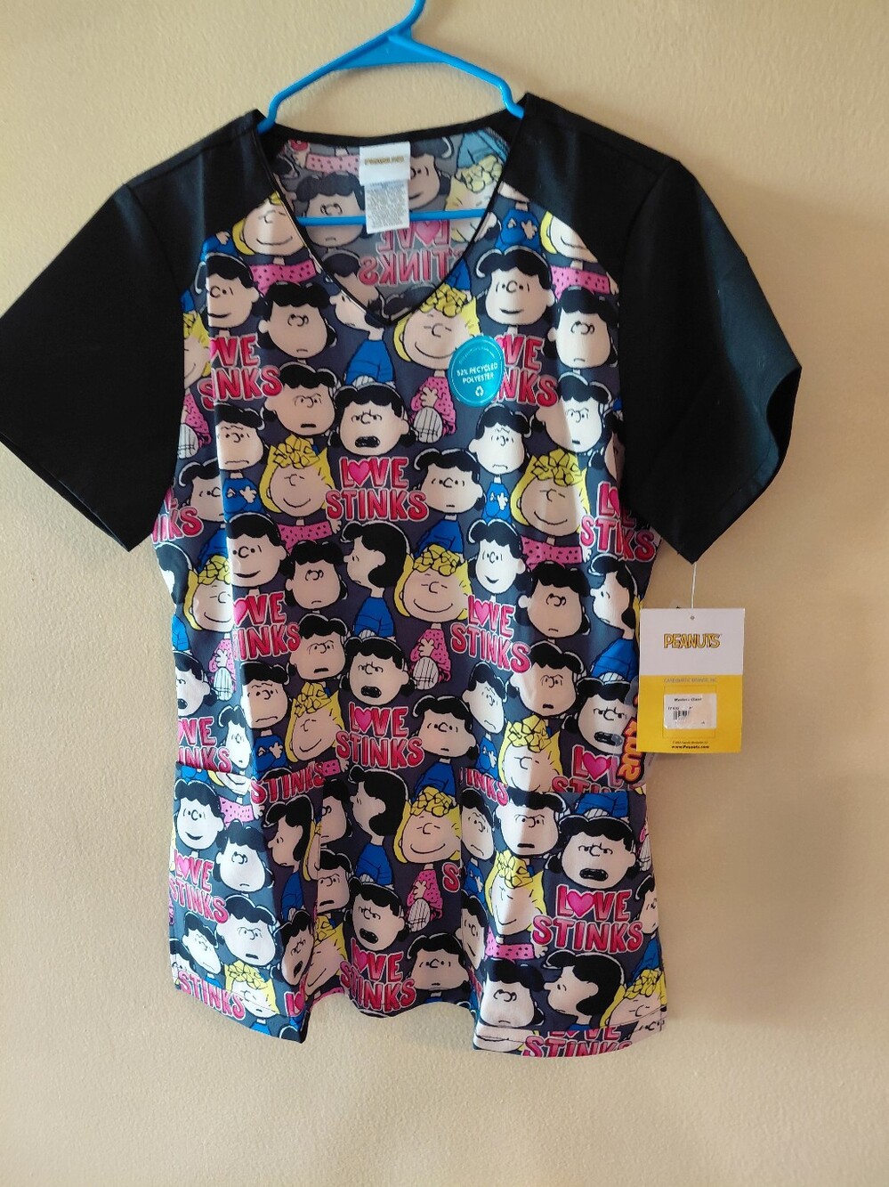 Tooniforms Peanuts 'Love Stinks' Cartoon Scrub Top  Black Sleeves Size M  NWT